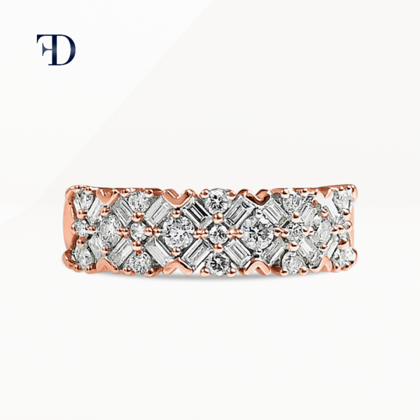 rose-gold-Women’s Right Hand Pave Band