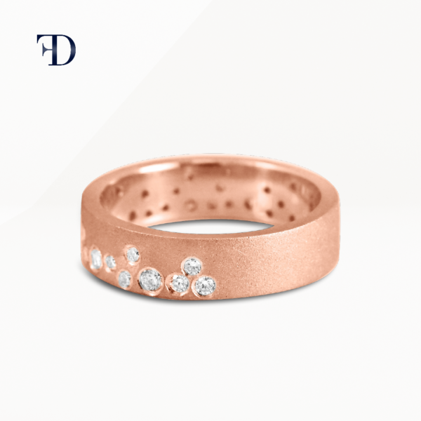 rose-gold-Diamond Scattering Matte Gold Ring